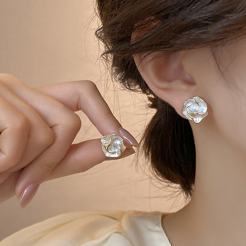 Silver needle flower love tassel earrings simple fashion Joker earrings small fresh light luxury high sense earrings wholesale