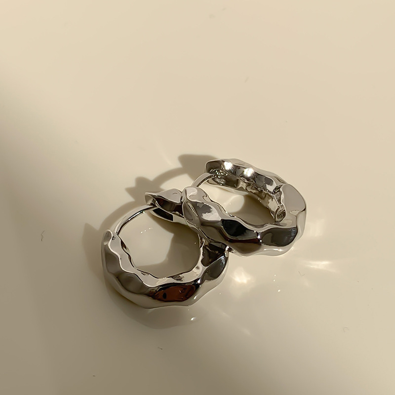 Silver Needle Circle Silver Earrings Light Luxury High-End Stud Earrings for Women Minimalist Fashion Versatile Earrings with a Unique Design