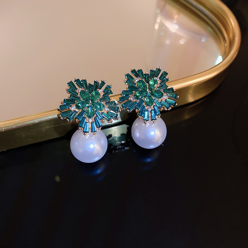 European and American Cross-border Green Zircon Flower Geometric Earrings Elegant All-match Earrings Light Luxury High-end Earrings Design Sense