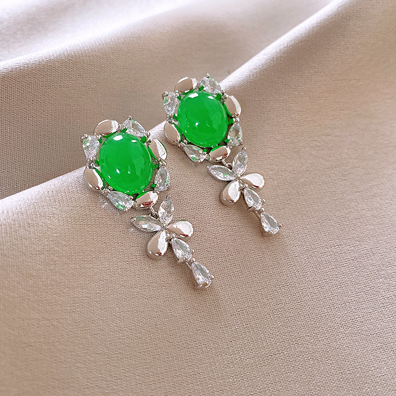 European and American Cross-border Green Zircon Flower Geometric Earrings Elegant All-match Earrings Light Luxury High-end Earrings Design Sense