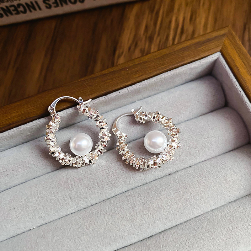 Silver Needle Circle Silver Earrings Light Luxury High-End Stud Earrings for Women Minimalist Fashion Versatile Earrings with a Unique Design