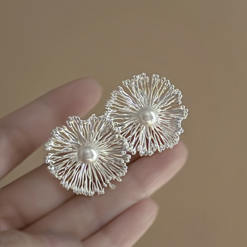 Silver needle flower love tassel earrings simple fashion Joker earrings small fresh light luxury high sense earrings wholesale