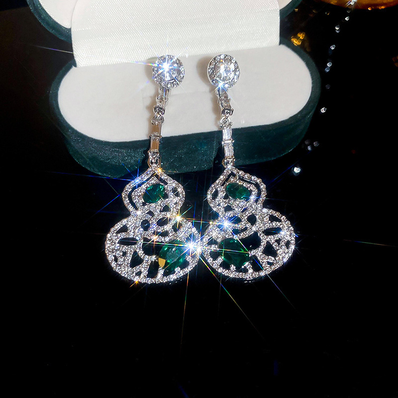 European and American Cross-border Green Zircon Flower Geometric Earrings Elegant All-match Earrings Light Luxury High-end Earrings Design Sense