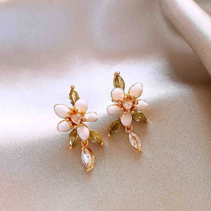 European and American Cross-border Green Zircon Flower Geometric Earrings Elegant All-match Earrings Light Luxury High-end Earrings Design Sense
