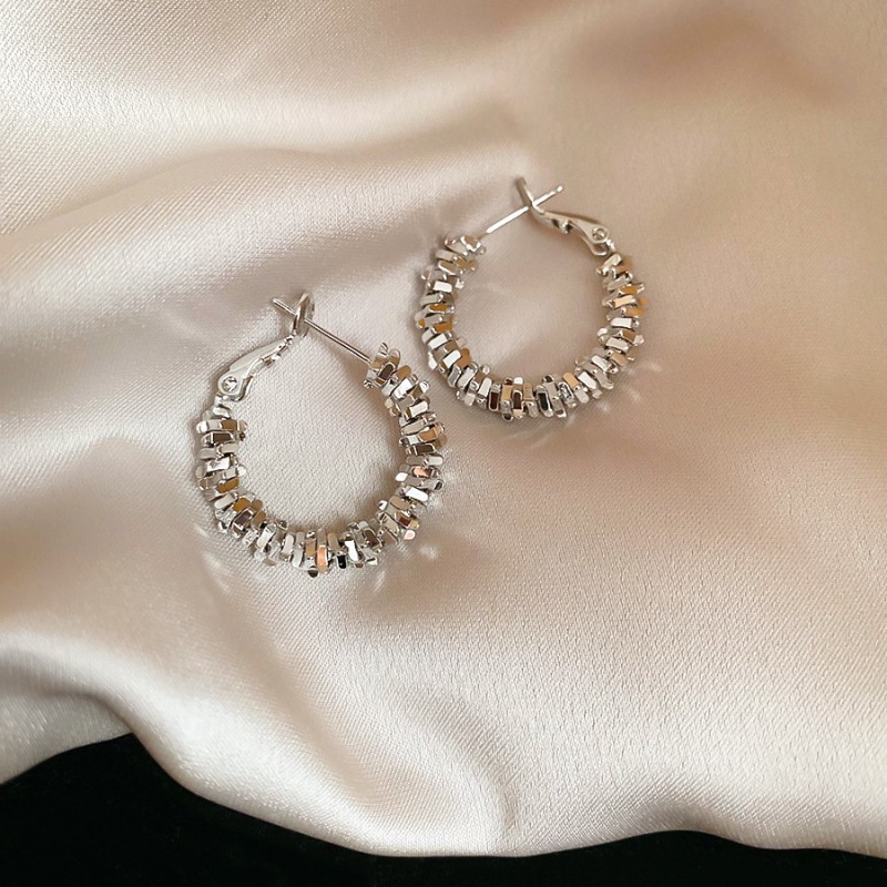 Silver Needle Circle Silver Earrings Light Luxury High-End Stud Earrings for Women Minimalist Fashion Versatile Earrings with a Unique Design